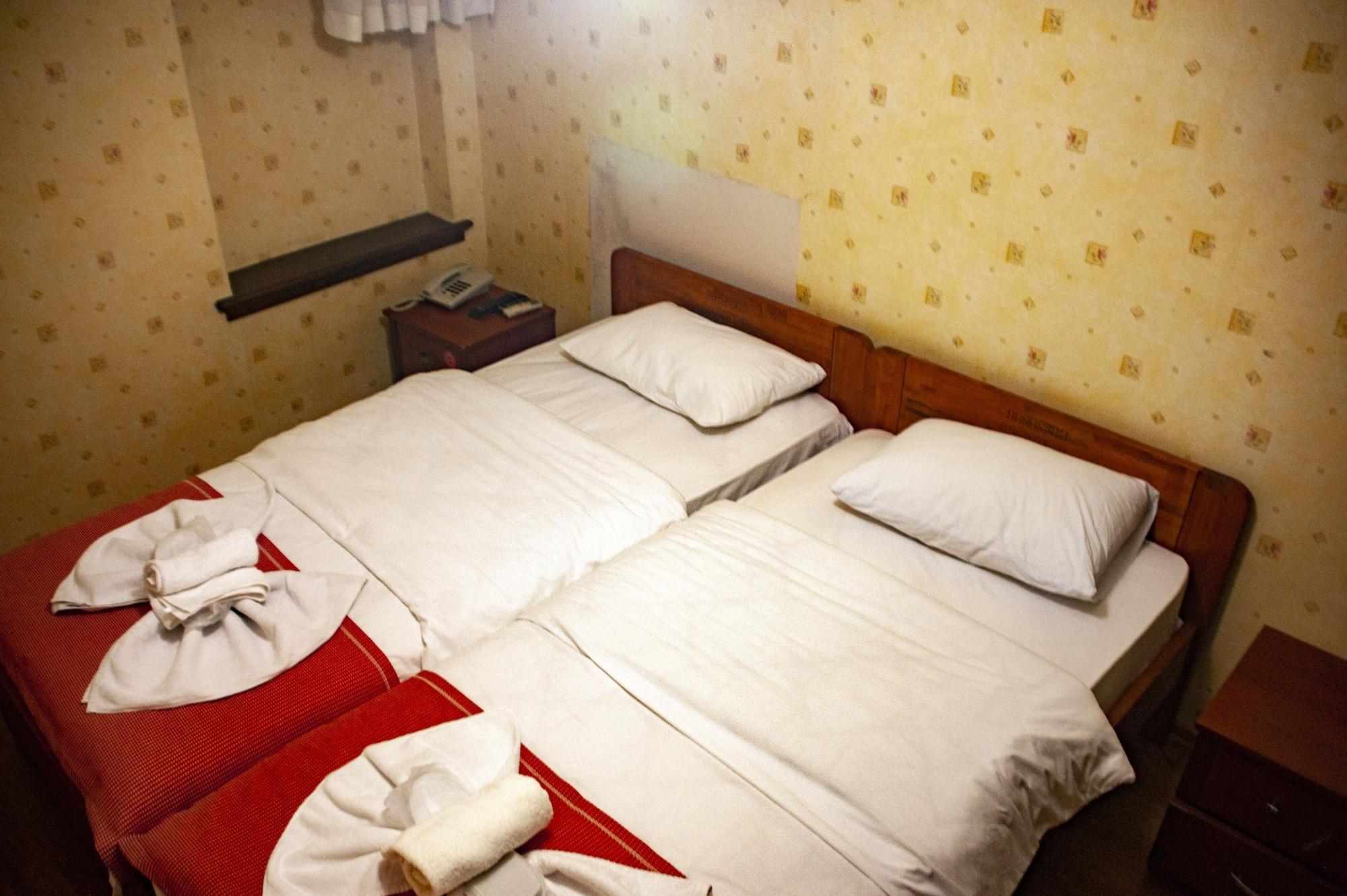 Istanbul Irish Hotel Esterno foto