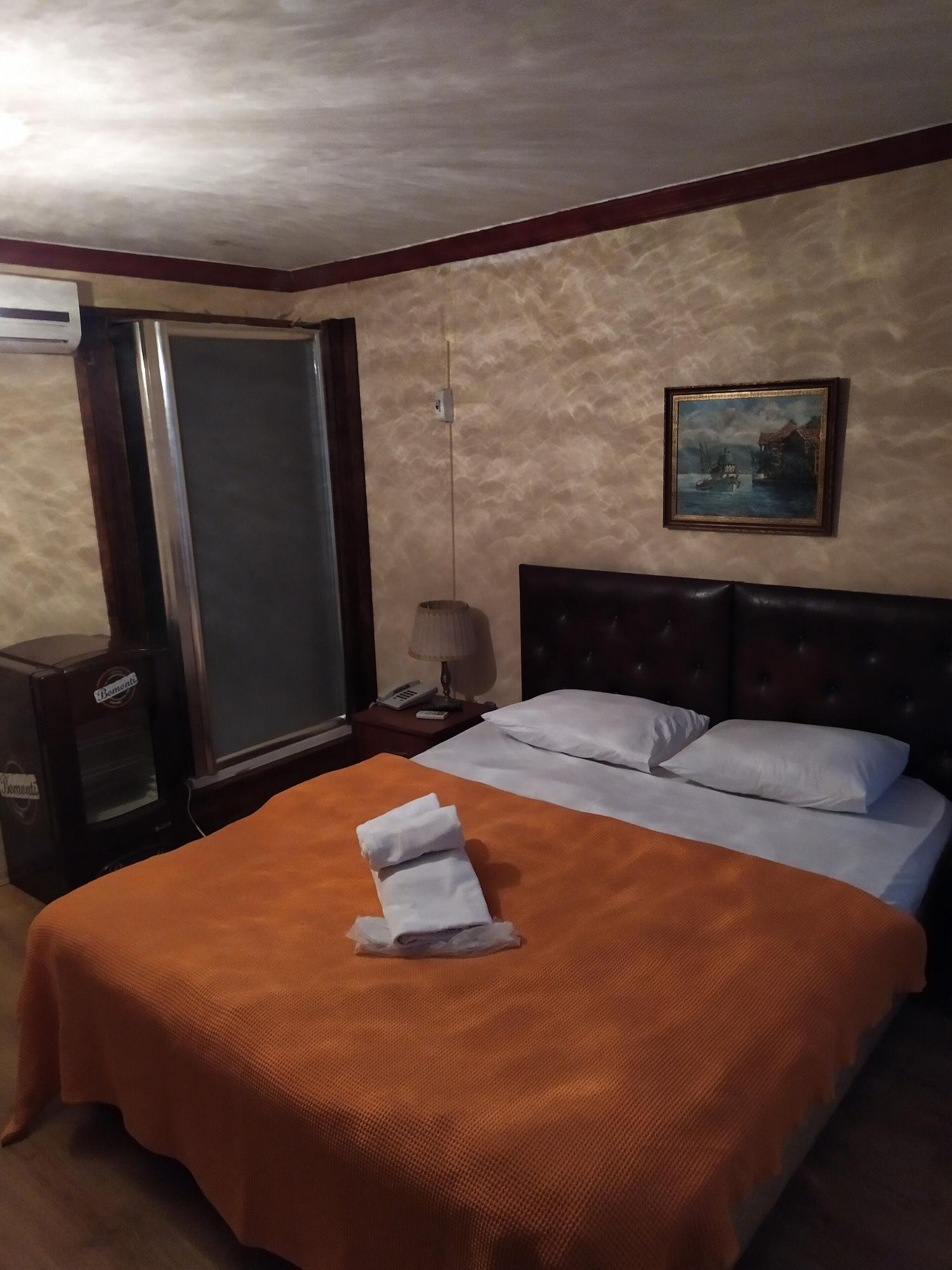 Istanbul Irish Hotel Esterno foto