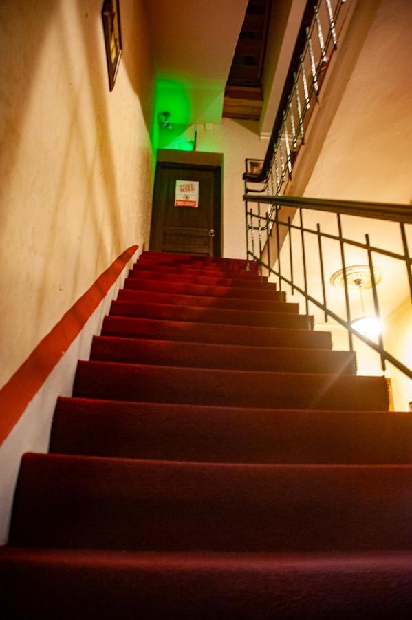 Istanbul Irish Hotel Esterno foto